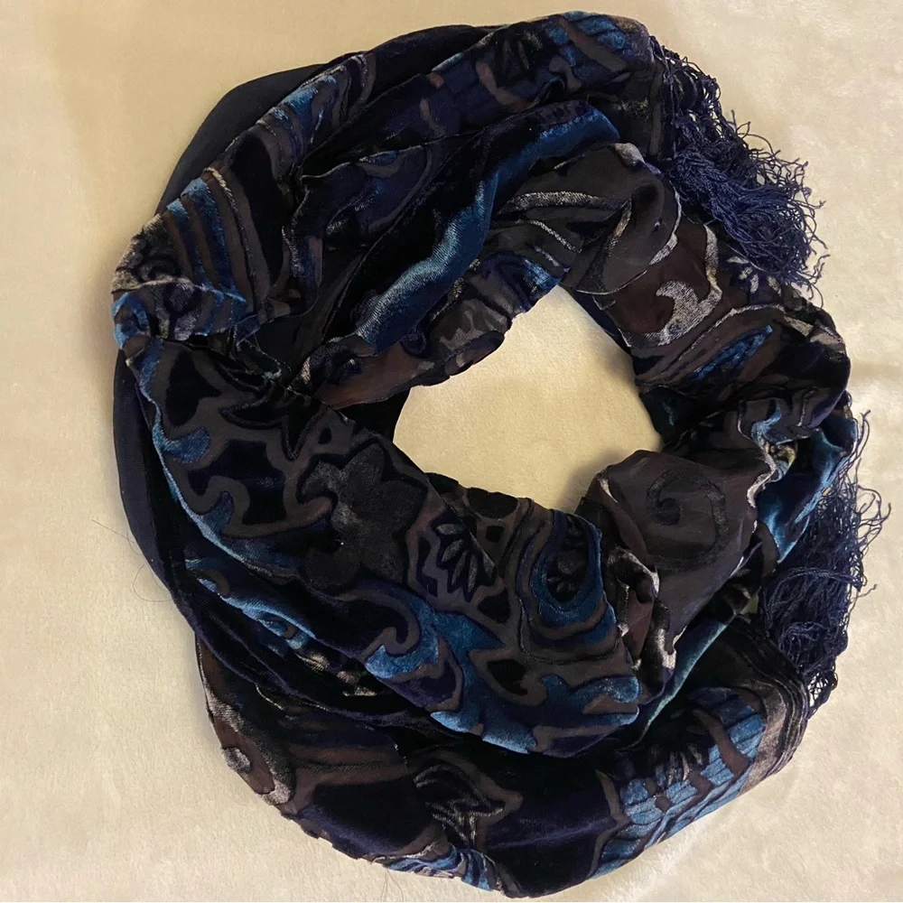 Scarf Velvet Devore Ornate Blue and Black Scarf Fine Silk Viscose Burnt Out NWOT - Picture 5 of 10